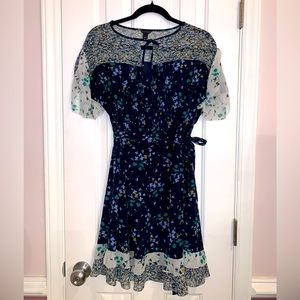 Ann Taylor Beautiful floral dress size 0